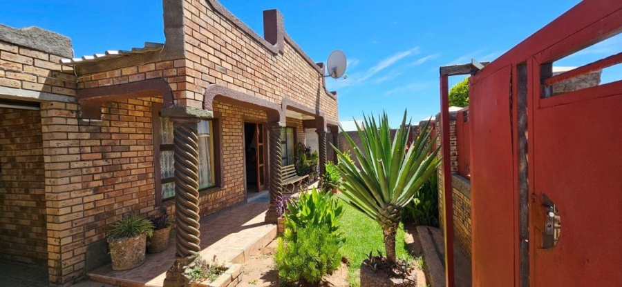 4 Bedroom Property for Sale in Roodepan Northern Cape